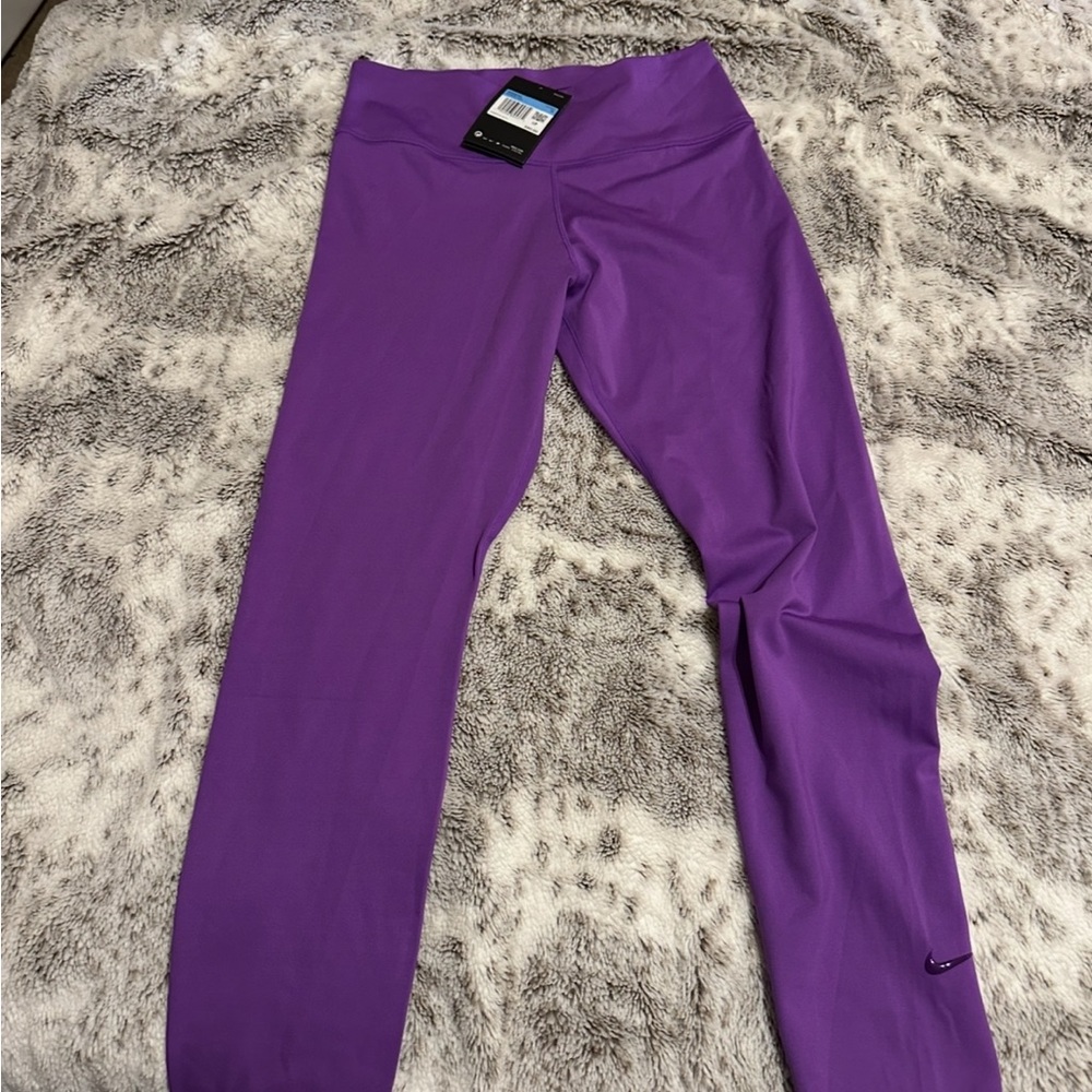 Nike women’s Vibrant Purple Leggings